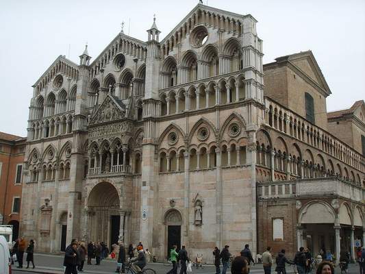 Ferrara: facciata del Duomo